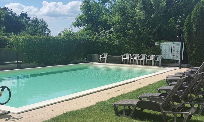 Siofok-Szabadifurdo Apartamento | Apartamento vacacional en planta baja con piscina y terraza