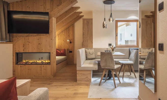 Mantana Apartamento | Apartamento vacacional "Promberger - Corones" con balcón, vistas a la montaña y sauna