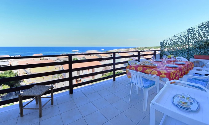 S'Archittu Apartamento | Apartamento Panorama Blu cerca de la playa con vistas al mar, terraza descubierta y Wi-Fi