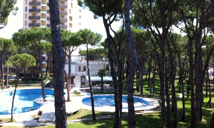 Jesolo Pineta Apartamento | Holiday Apartment "Residence Pineta 126" with Shared Pool, Private Terrace & Wi-Fi