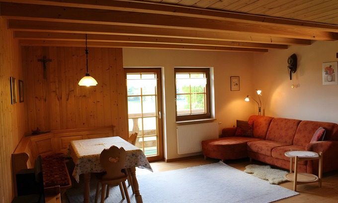 Schonach im Schwarzwald Apartamento | Holiday Apartment 'Rusticana' with Mountain View, Shared Terrace and Wi-Fi