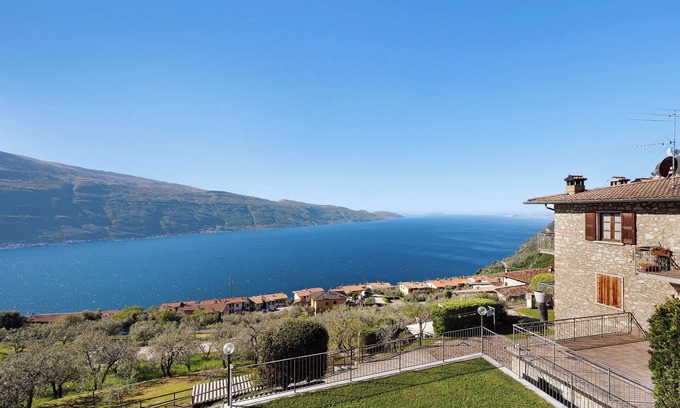 Oldesio Apartamento | Apartamento vacacional 'Rustico Spagnol 3' con vistas al lago, piscina y Wi-Fi