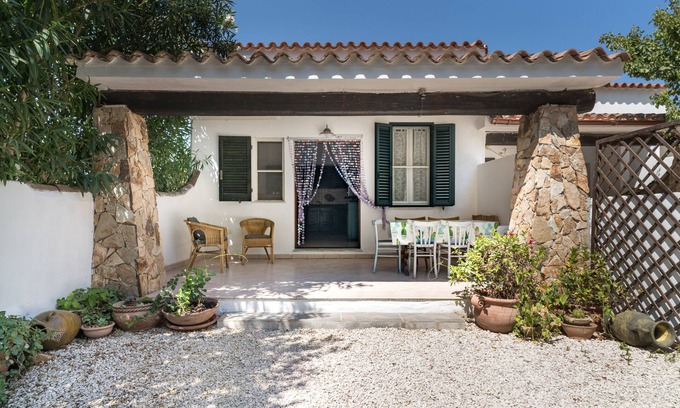 Cala Liberotto Apartamento | Apartamento vacacional "Sa Dommo De Franziscu" cerca de la playa con terraza y aire acondicionado