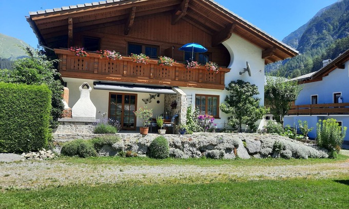 Steeg Apartamento | HOLIDAY APARTMENT-SARAH Family-friendly apartment with 2 separate bedrooms