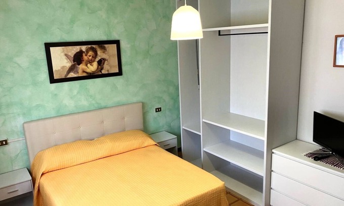 Viserbella Apartamento | Apartamento vacacional "Sole" con vistas al mar, jardín compartido y Wi-Fi