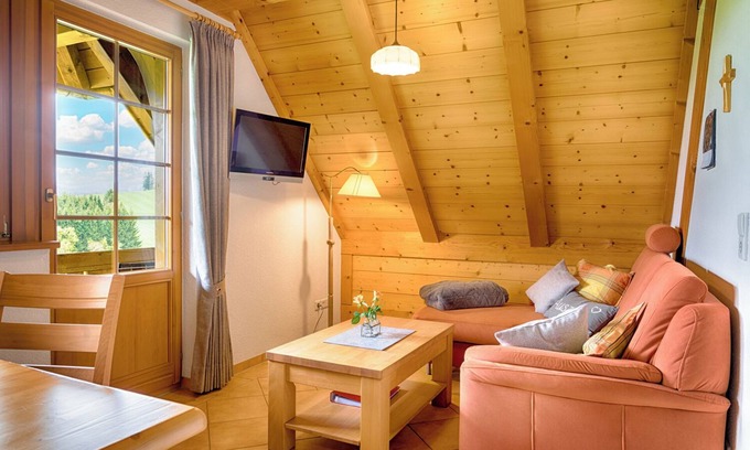 Breitnau Apartamento | Apartamento 'Ferienwohnung Storchennest' con vistas a la montaña, jardín compartido y Wi-Fi