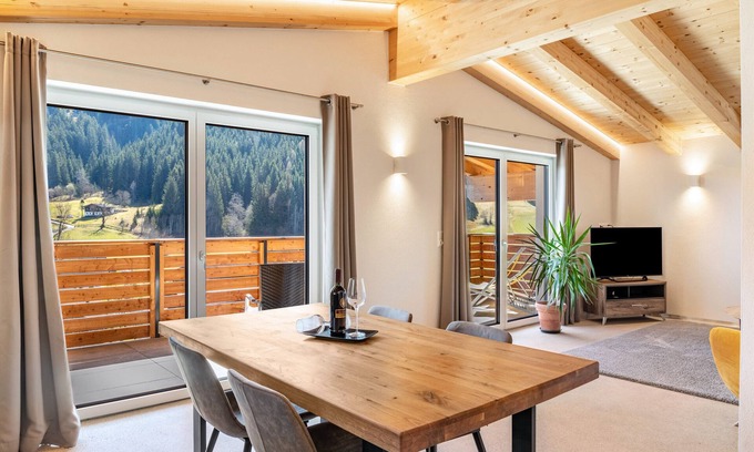 Oberau Apartamento | Apartamento vacacional 'Tirolee Marchegg - Adlerhorst' con vistas a la montaña, terraza comunitaria y Wi-Fi