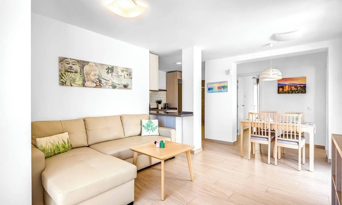 Torreblanca Casa | Apartamento vacacional 'Torreblanca Deluxe Holiday Home' con vistas al mar, piscina y Wi-Fi