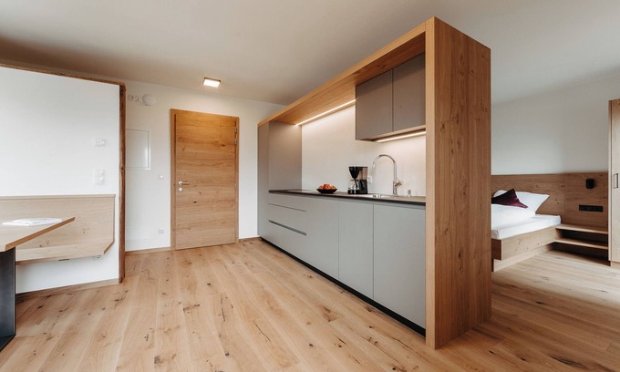 Merano Apartamento | Apartamento vacacional "Torgglbauer 2" con vistas a la montaña, piscina, terraza y Wi-Fi