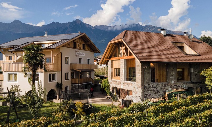 Merano Apartamento | Apartamento vacacional "Torgglbauer 4" con vistas a la montaña, piscina, terraza y Wi-Fi
