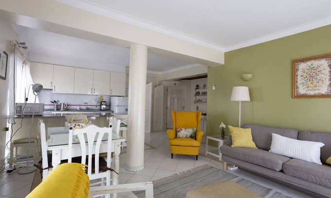 Alvor Apartamento | Apartamento vacacional "Tyler" con Wi-Fi, jardín, terrazas y piscina compartida