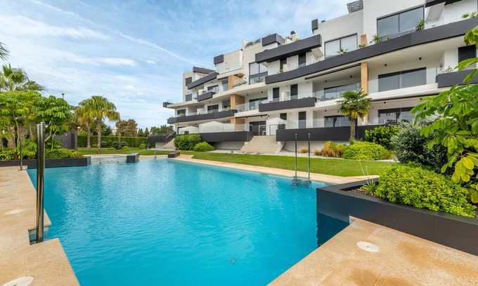 Orihuela Costa Apartamento | Apartamento vacacional "Verano" con piscina climatizada, 5 terrazas privadas y Wi-Fi