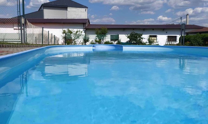 Sec Apartamento | Apartamento vacacional con Wifi, hermoso jardín, pista de tenis y piscina