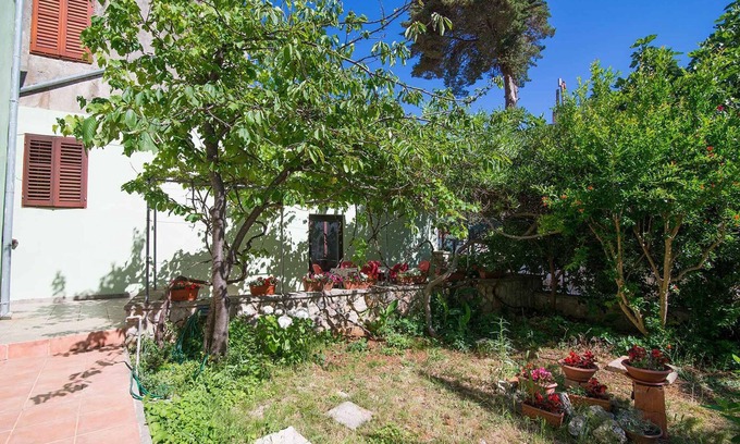 Veli Losinj Apartamento | Apartamento vacacional con terraza y aire acondicionado