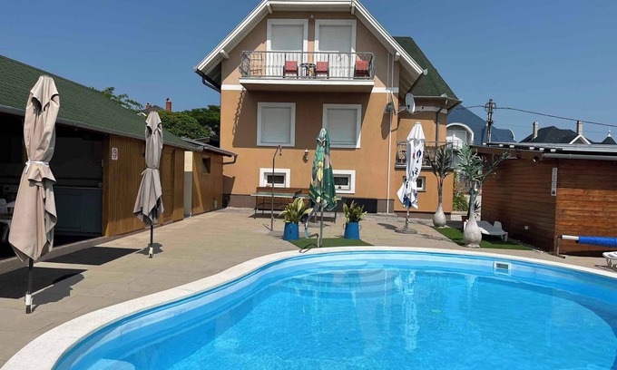Gyenesdias Apartamento | Apartamento vacacional con piscina climatizada e internet