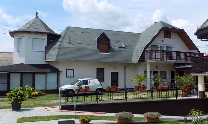 Gyenesdias Apartamento | Apartamento vacacional con piscina y parque infantil