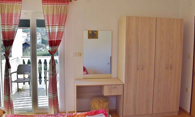 Lopar Apartamento | Apartamento vacacional con 4 cuartos de baño y balcones para la familia