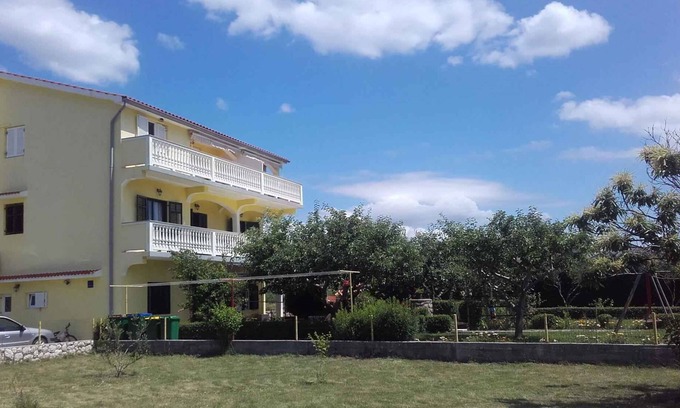Lopar Apartamento | Apartamento vacacional con barbacoa y parque infantil