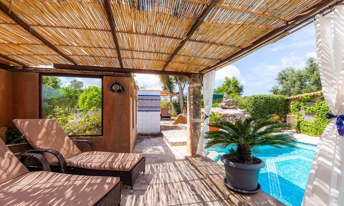 Son Macia Villa | Apartamento vacacional "Con terraza en la azotea y vistas panorámicas" con vistas a la montaña, piscina comunitaria y Wi-Fi