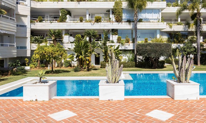 Marbella Seafront Promenade Apartamento | Apartamento con vista mar, gran terraza