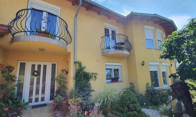 Siofok-Szabadifurdo Apartamento | Apartamento vacacional con parrilla y pabellón de jardín