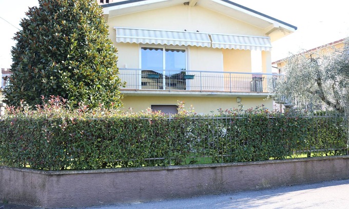 Montioni Apartamento | Apartamento vacacional con un jardín grande