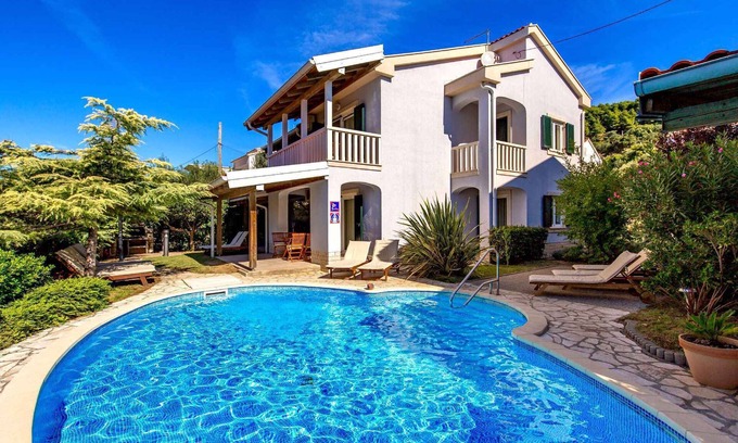 Banjol Apartamento | Apartamento vacacional con piscina****