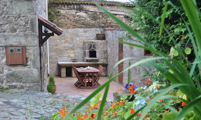 Boiro Casa | Casa rural vacacional,se alquila completa, cerca de la playa y la montaña.