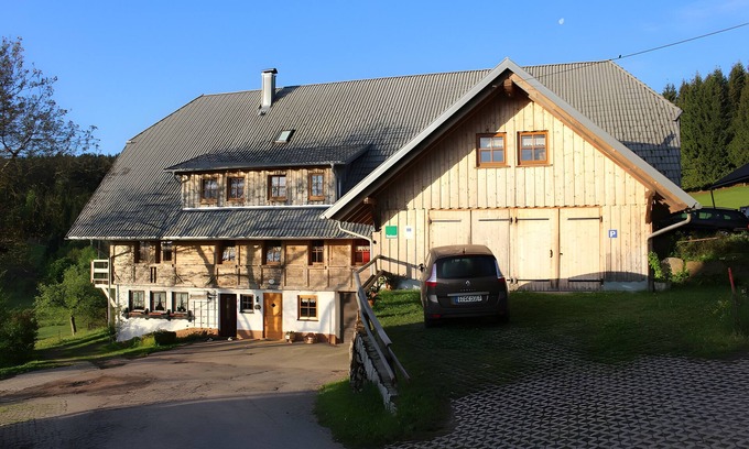 Schonach im Schwarzwald Casa | Holiday Home 'Sigmundenhof' with Mountain View, Private Terrace and Wi-Fi
