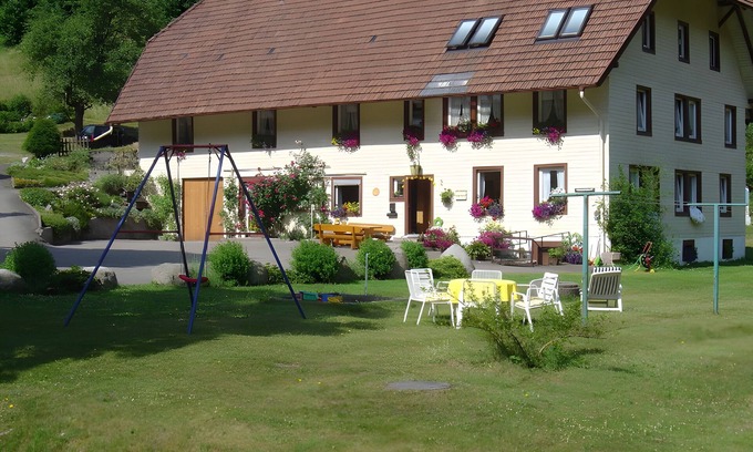 Gremmelsbach Apartamento | Holiday Apartment '2, 2 Bedrooms' with Shared Garden and Wi-Fi