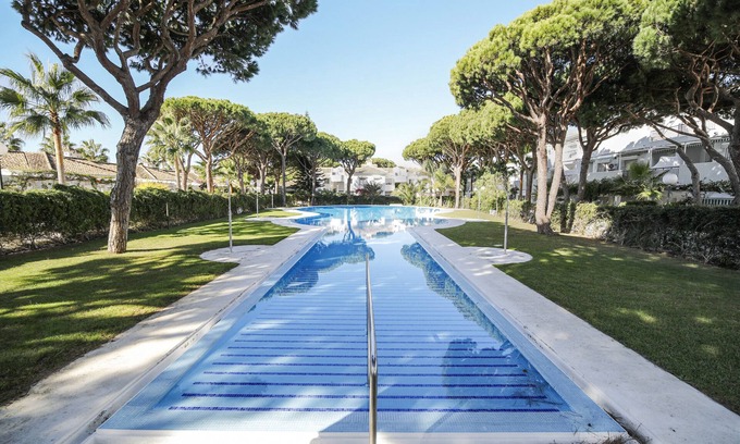 Poblado Sancti Petri Apartamento | Apartamento vacacional "El Velero" con piscina compartida, terraza privada y Wi-Fi