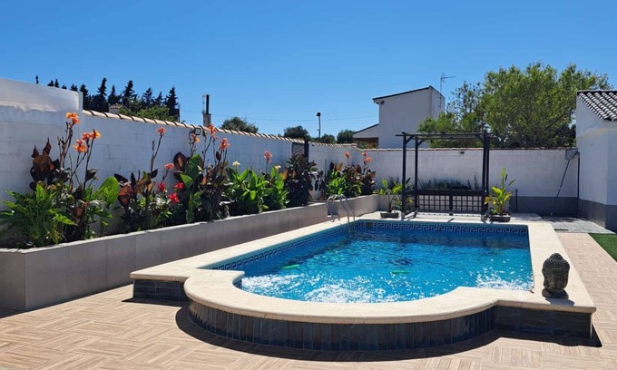 Chiclana de la Frontera Casa | Casa de vacaciones 'Virago, Paz Y Relax' con piscina privada, Wi-Fi y aire acondicionado