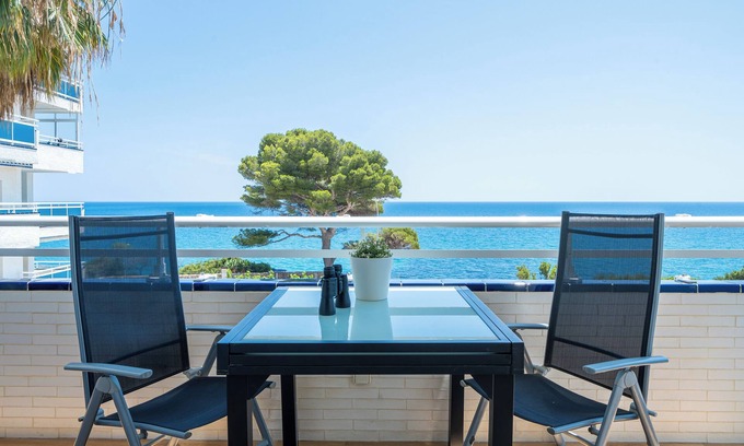 Miami Platja Apartamento | Apartamento vacacional "La Rosaleda" con vistas al mar, piscina compartida y Wi-Fi
