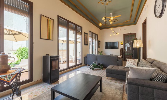 Vilafranca del Penedes Casa | Casa de vacaciones Casa Palma 12 con terraza, balcón y Wi-Fi
