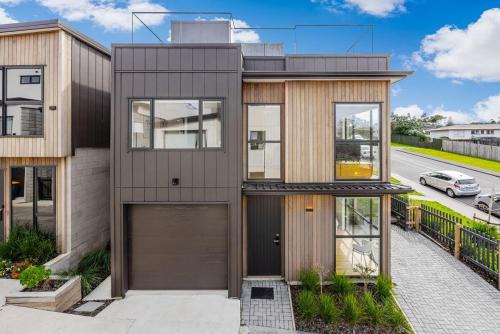 Torbay Casa | Holiday Escape Modern 4BR Home by Waiake Beach