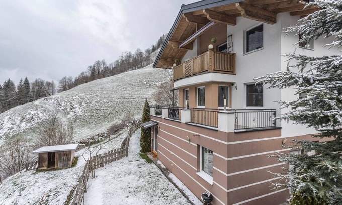 Sankt Johann im Pongau Apartamento | Apartamento vacacional 'Chalet Berger' con vistas a la montaña, jardín comunitario y WiFi