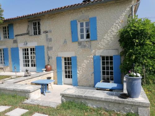 Lusignac Casa | Holiday Home in Lusignac with Private Pool