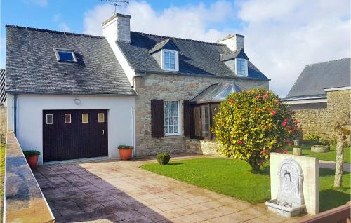 Le Cloitre-Saint-Thegonnec Casa | Holiday Home Rue Du Calvaire
