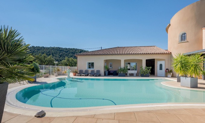 Montesquieu-des-Alberes Villa | Casa de vacaciones 'Maison Entre Mer Et Montagnes' con vistas a la montaña, piscina privada y Wi-Fi