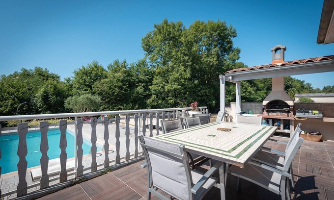Saint-Laurent-de-Neste Casa | Casa de vacaciones 'Maison Zoé' con piscina privada, terraza privada y Wi-Fi