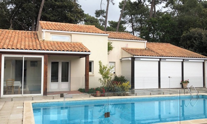 Saint-Trojan-les-Bains Casa | Casa de vacaciones con piscina compartida, terraza privada y jardín compartido