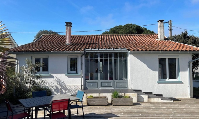 Saint-Trojan-les-Bains Casa | Casa de vacaciones 'Maison Moderne Avec Charme' con terraza privada
