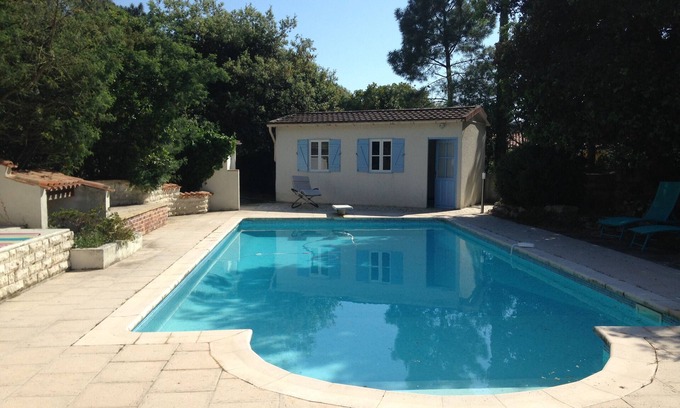 Saint-Trojan-les-Bains Casa | Casa de vacaciones 'Jardin Arboré, Belle Maison Piscine' con piscina privada, terraza y Wi-Fi
