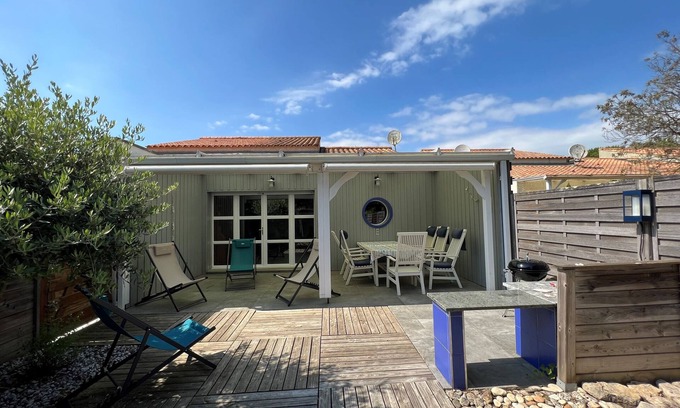 Saint-Trojan-les-Bains Casa | Casa de vacaciones 'Location Chemin De Lannelongue' con terraza privada y jardín privado