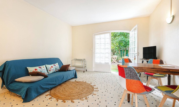 Saint-Trojan-les-Bains Casa | Casa de vacaciones 'Longère Proche Plage Et Forêt 1' con terraza compartida, jardín y Wi-Fi