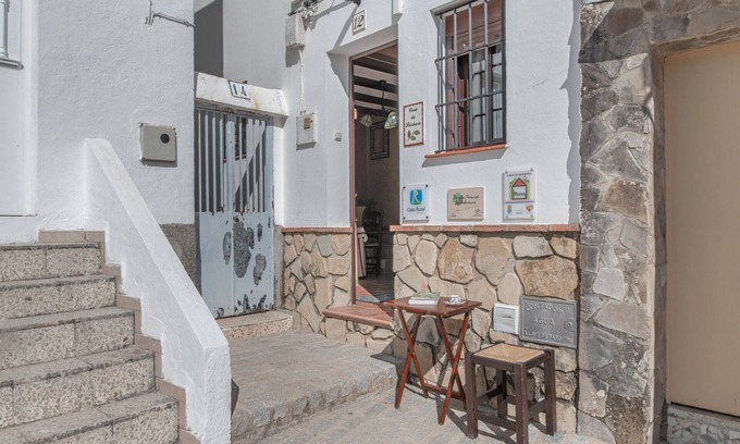 Alcala de los Gazules Casa | Casa de vacaciones 'De Bárbara' con balcón y aire acondicionado