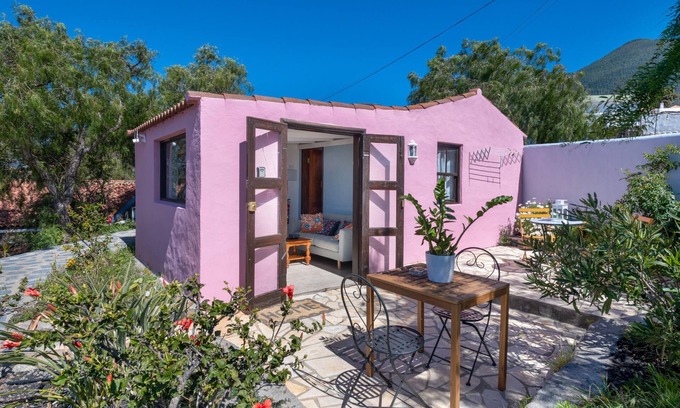 Los Llanos de Aridane Apartamento | Casa de vacaciones 'Las Perseidas' con vistas a la montaña, Wi-Fi y aire acondicionado