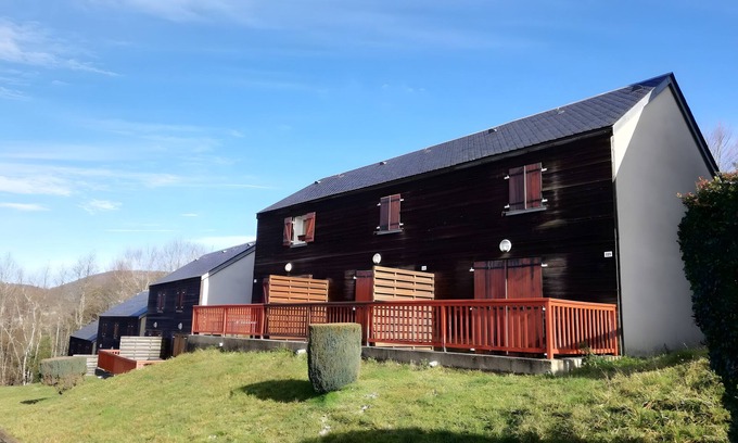 La Salvetat-sur-Agout Casa | Holiday Home 'Duplex Near Lake La Raviège' with Private Terrace and Private Garden