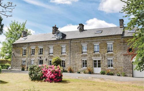 Vassy Casa | Holiday Home Château De Bremesnil P-836