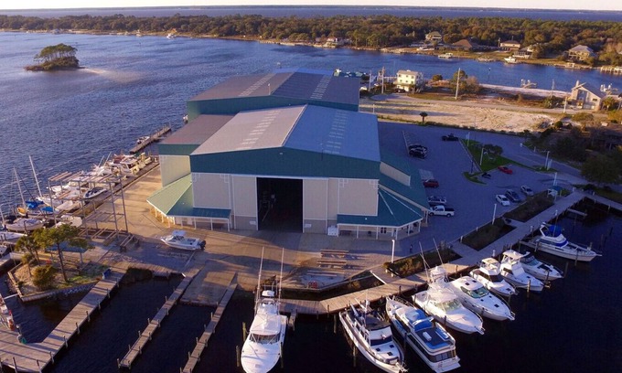 Holiday Harbor Apartamento | Holiday Harbor Marina Apartment with boat slip!